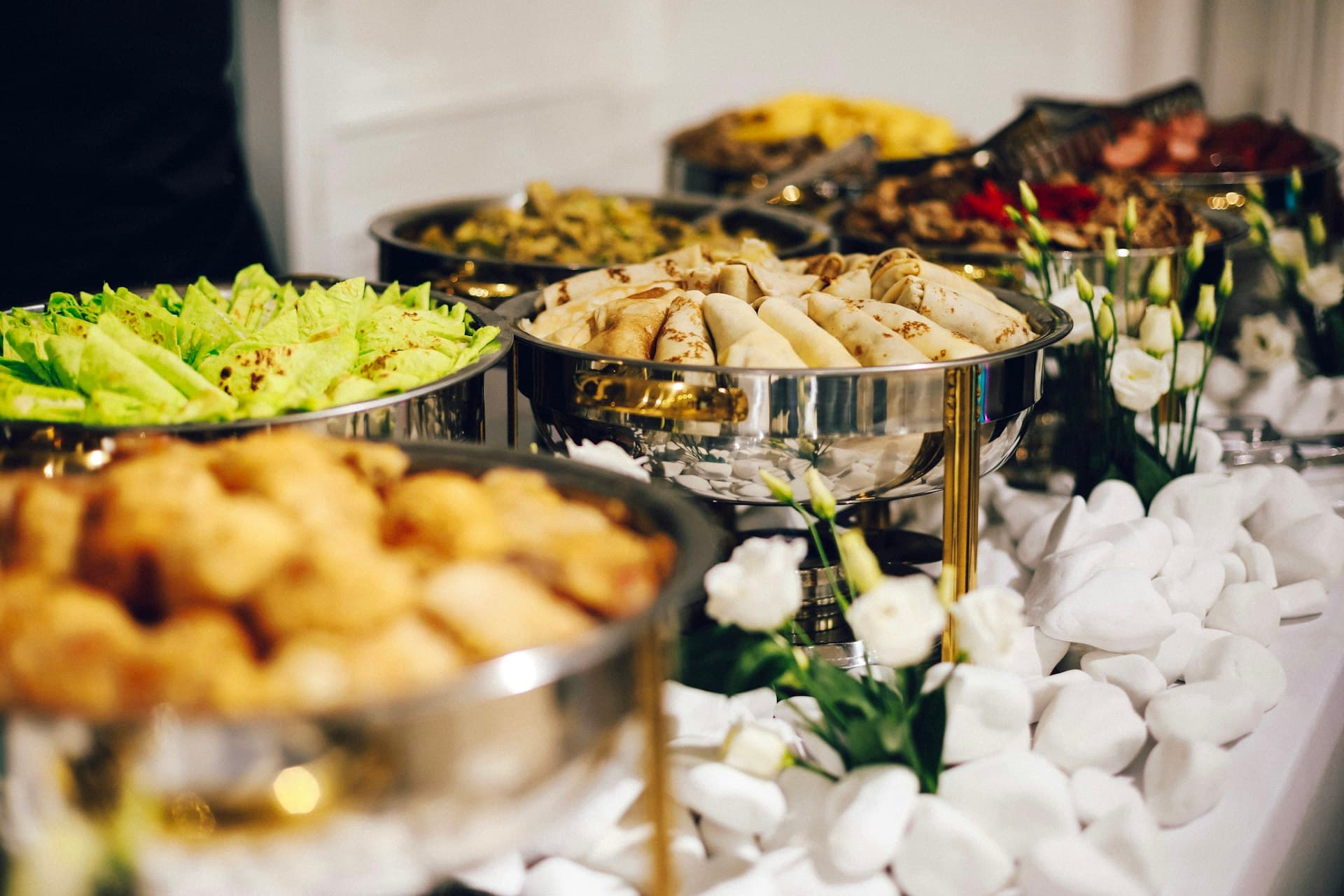 Buffet service with warming dishes